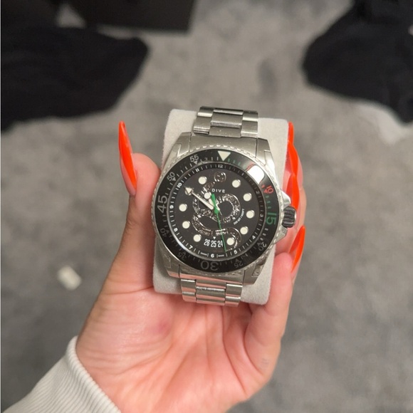 Men’s Gucci watch - Picture 3 of 5